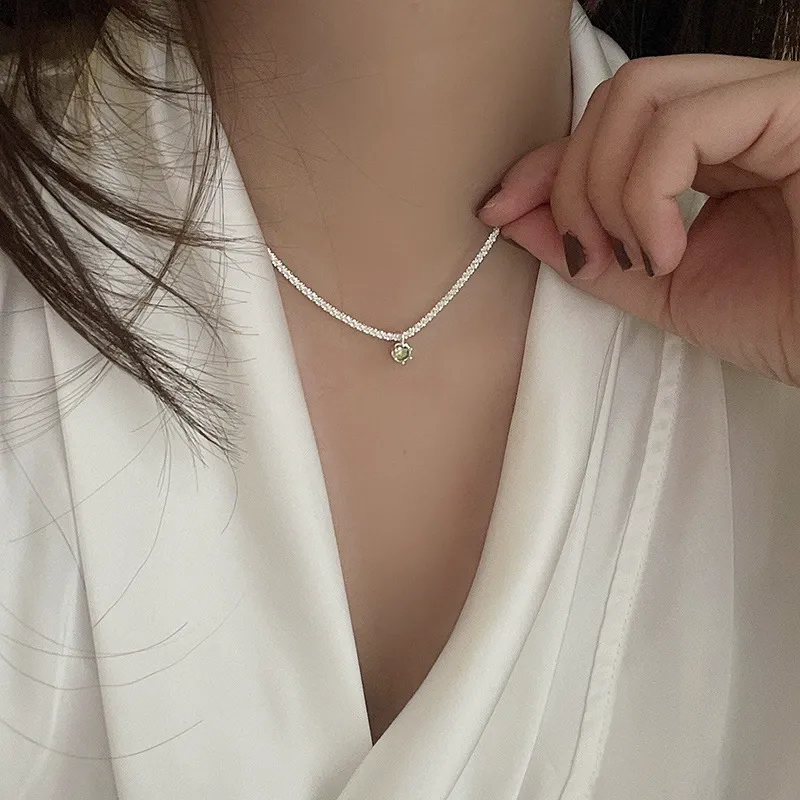 It is beautiful to give as a gift or use for yourself, super flash shimmering silver necklace female ins design niche clavicle chain light luxury pendant accessories