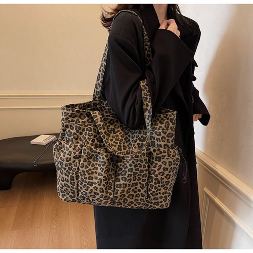Large capacity leopard print fashion shoulder bag, new style, simple and unique tote bag, large shopping bag, versatile travel bag