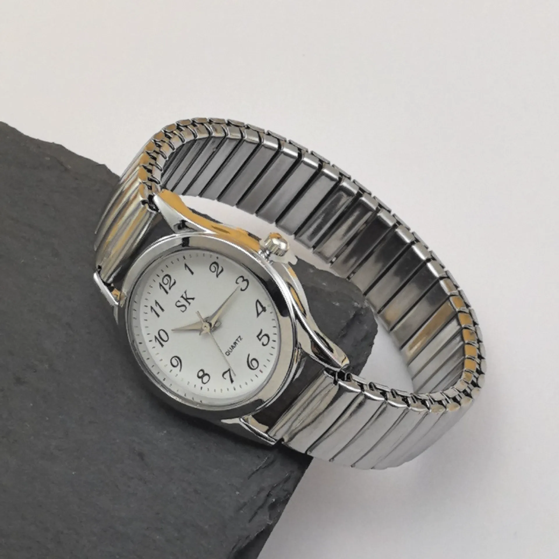 Elegant elastic spring alloy vintage watch wristwatch