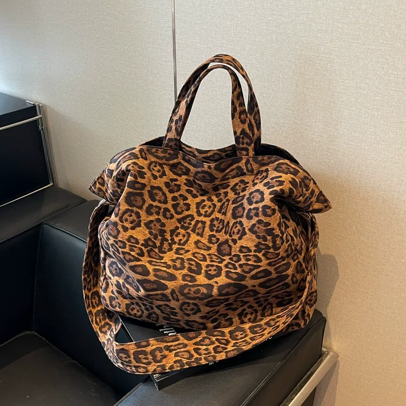 Retro leopard print bag, fashionable handbag, new  style, large capacity, commuter crossbody bag, shoulder bag, tote bag.
