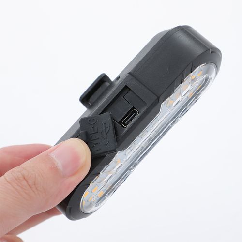 Remote control bicycle taillight with horn, turn signals, and USB charging, a warning light for night riding.