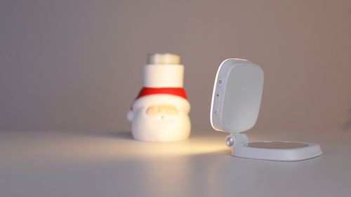 This magnetic phone light: compact, portable, and the perfect brightness for flawless visuals!