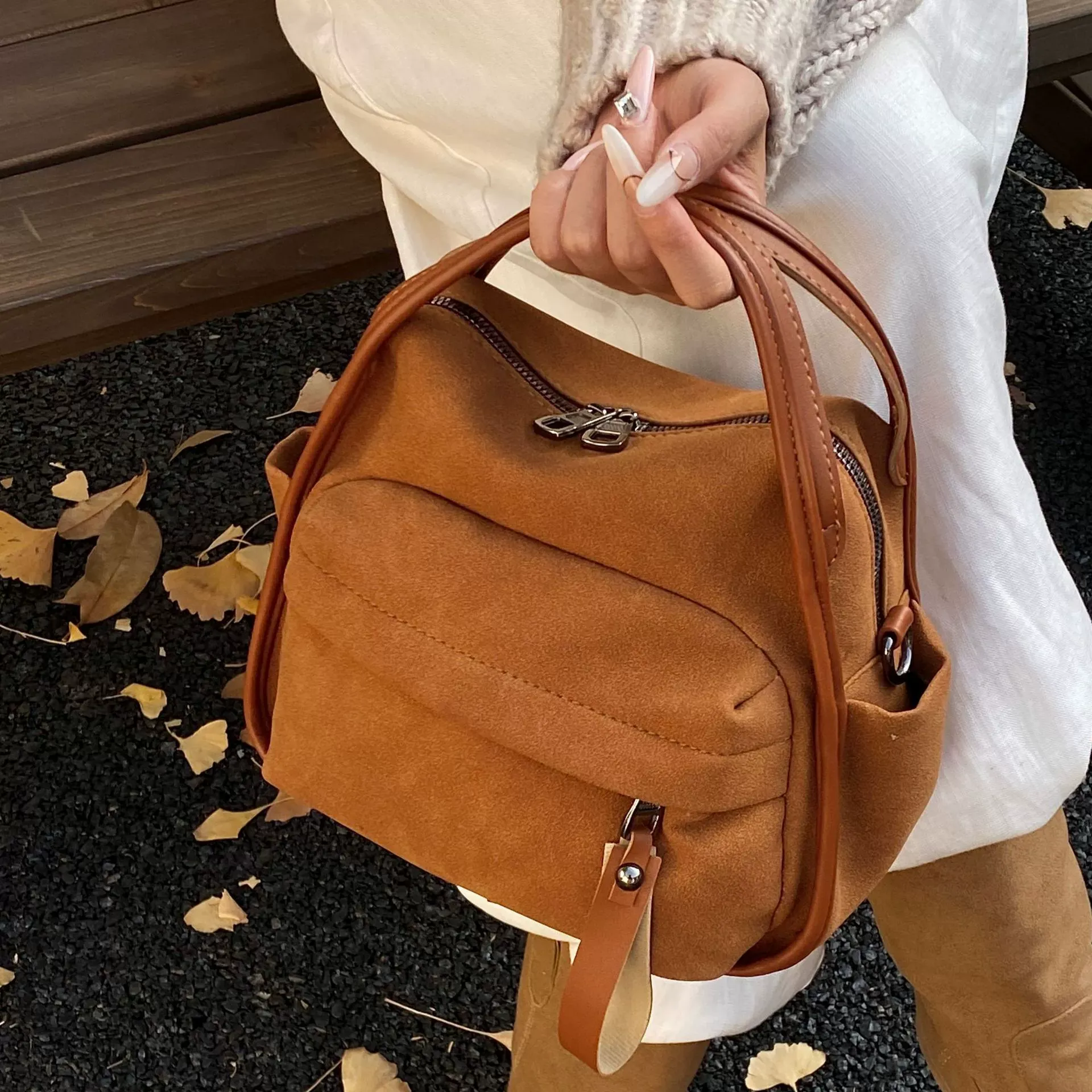 Simple, lightweight, and casual nylon bag, 2025 fashion versatile women's crossbody bag, shoulder bag, and tote bag for commuting.