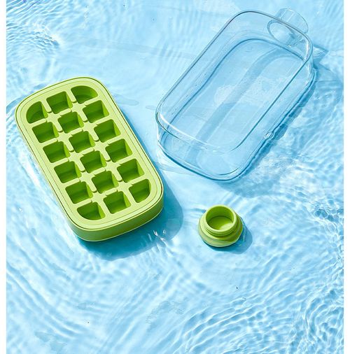 This Ice Cube Bottle 2 in 1 Great for workouts, sunny days, or sipping on the go it keeps things chill and spill-free.