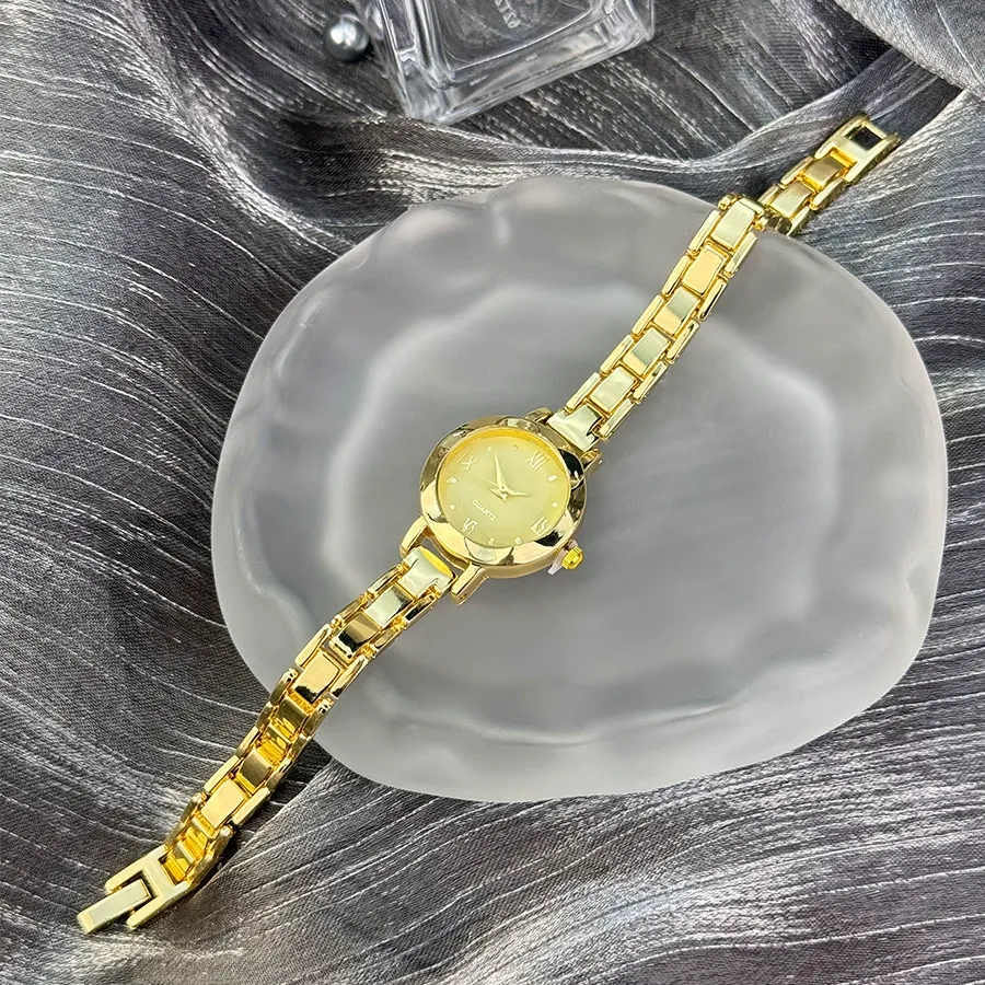 Niche, nature-inspired metal chain watch, elegant round dial women's watch, simple and retro quartz watch.