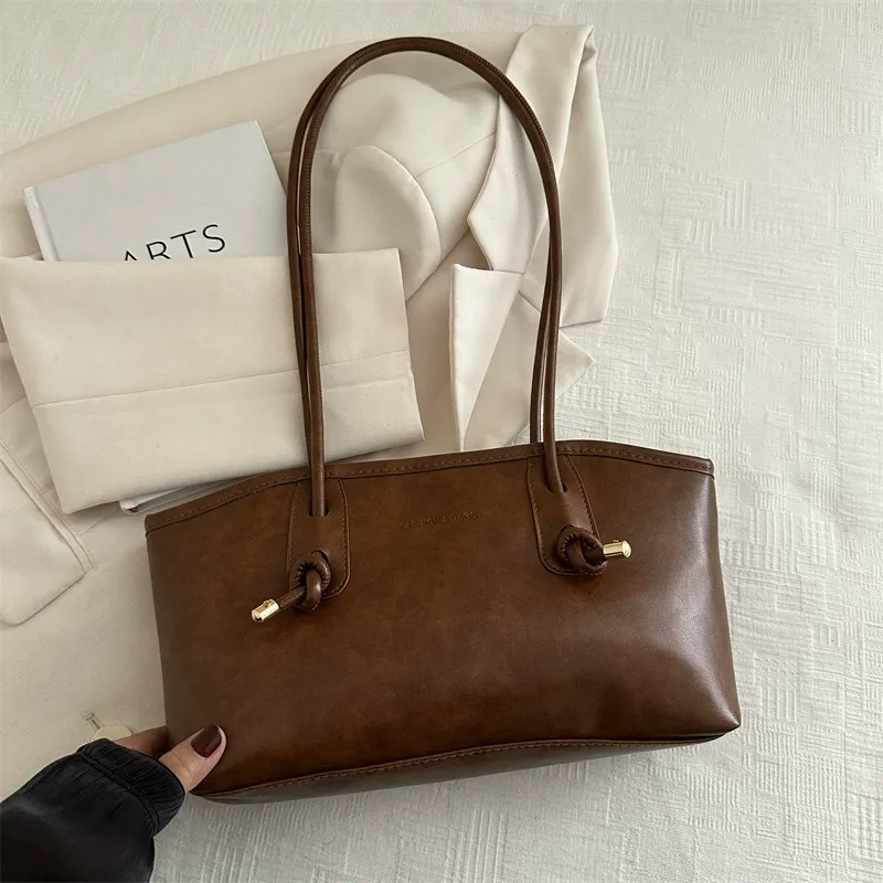 High-quality texture retro large-capacity bag for women 2025 new commuter shoulder bag handbag tote bag