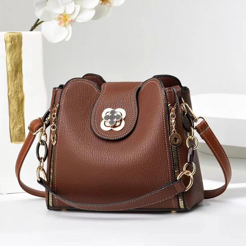 Stylish and sophisticated crossbody bag with zipper, portable multi-purpose bag, medium size, chain shoulder strap.