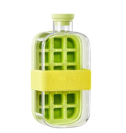 This Ice Cube Bottle 2 in 1 Great for workouts, sunny days, or sipping on the go it keeps things chill and spill-free.