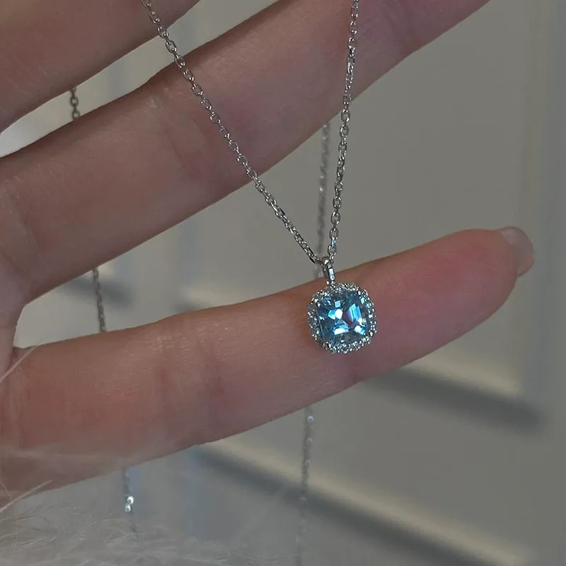 Flashing blue diamond small sugar cube necklace female light luxury niche ins high-end pendant clavicle chain