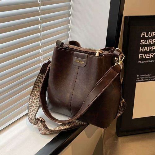 2025 New Korean Style High-End Versatile Bucket Bag with Retro Niche Design and Wide Strap Crossbody Bag for Women