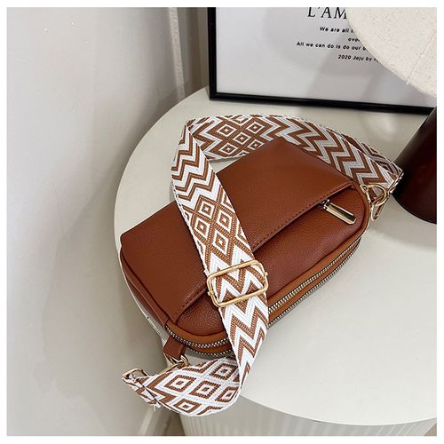 New women's handbag with wide strap, stylish and simple, perfect for commuting and casual wear, a mini square bag that can be worn as a shoulder bag or crossbody bag.