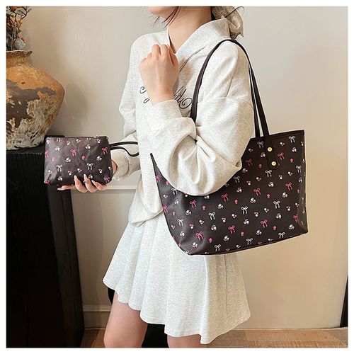 Beautiful, large-capacity, versatile tote bag for everyday commuting, shoulder bag, underarm bag, casual handbag for women.