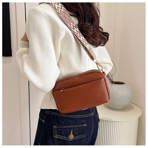 New women's handbag with wide strap, stylish and simple, perfect for commuting and casual wear, a mini square bag that can be worn as a shoulder bag or crossbody bag.