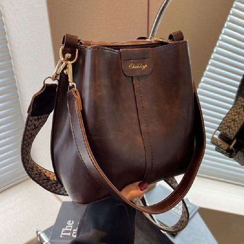 2025 New Korean Style High-End Versatile Bucket Bag with Retro Niche Design and Wide Strap Crossbody Bag for Women