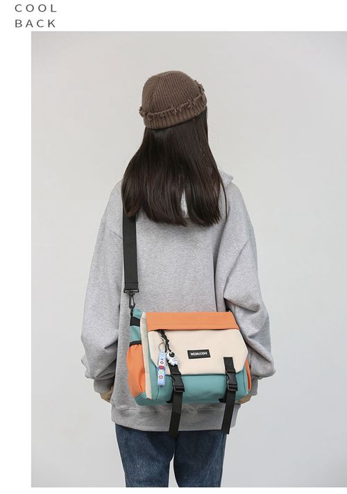 Water-proof messenger bag for going out, junior high school and high school students, one-shoulder schoolbag, large capacity, lightweight and simple bag