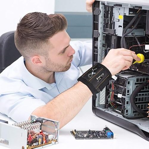Adjustable magnetic wristband