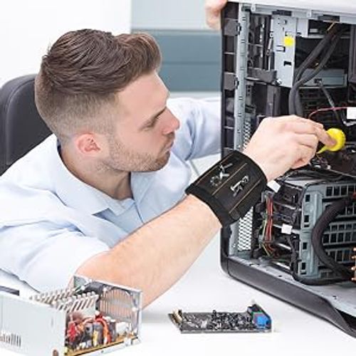 Adjustable magnetic wristband