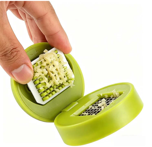 ⏰ Buy one, get one free – Mini garlic mincer and presser (with container included)