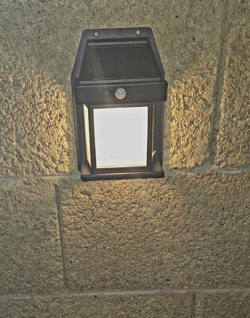 Solar Powered Outdoor Wall Light, Waterproof LED Wall Light 3 Lighting Modes, Energy Saving Night Light For Garden & Patio (1 Count)