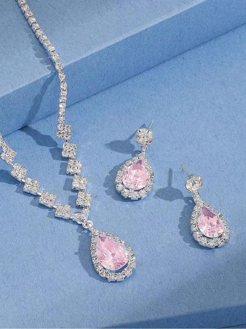 Necklace, stud earrings