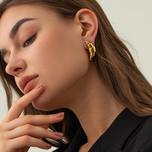 Fashionable 18K gold-plated stainless steel hollow croissant earrings as an anniversary gift for women