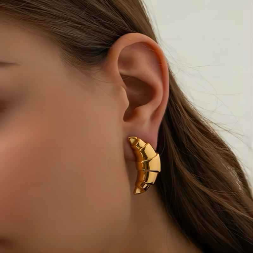 Fashionable 18K gold-plated stainless steel hollow croissant earrings as an anniversary gift for women