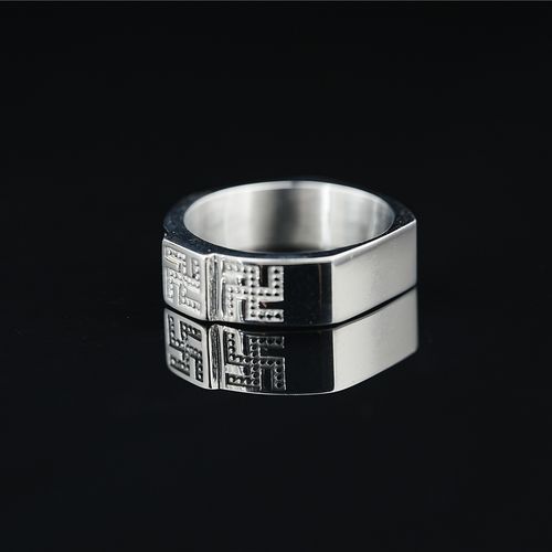 Men's high-definition reflective ring magic prop for seeing playing cards.