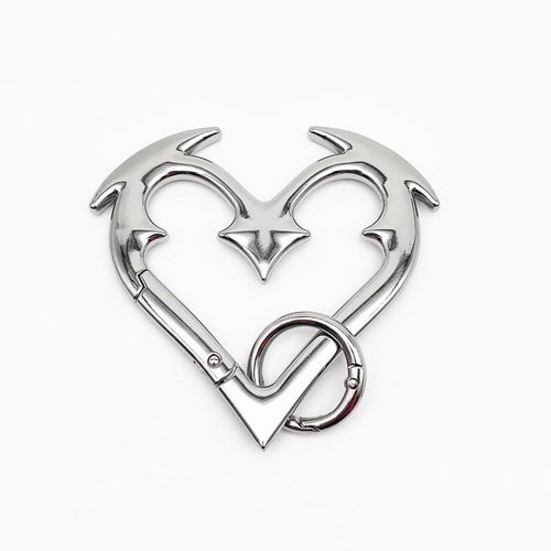 Heartbreak-style carabiner Gothic heart-shaped metal keychain, sturdy and durable, with a bold design, made of zinc alloy. Perfect for keys and bags, a stylish and unique accessory.