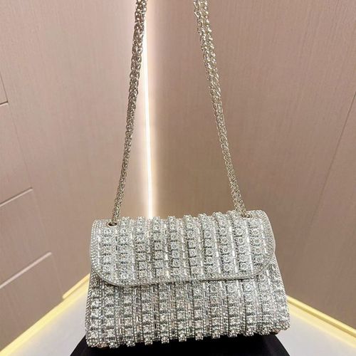 Stylish rhinestone bags – a must-have for every woman