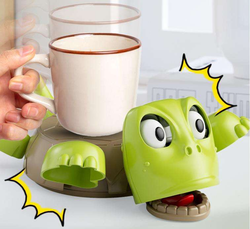 The creative and fun turtle coasters are plastic tabletop decorations suitable for young people. They can be squeezed and stared at, full of fun and helpful for relieving stress.
