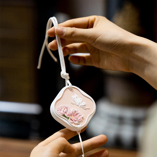 Long-Lasting Car Aromatherapy Pendant Odor Remover Wardrobe Souvenir Gift Box Incense Holders & Aromatherapy Diffuser