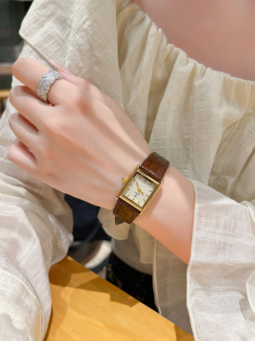Luxury Alloy Quartz Movement Square Ladies Watch Leather Strap Sport Style Glass Dial Women's Waterproof Watches