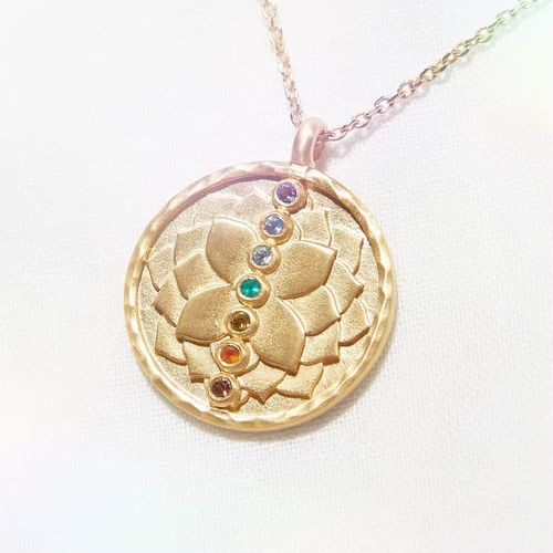 Colar de Chakra Arco-Íris em Formato de Disco