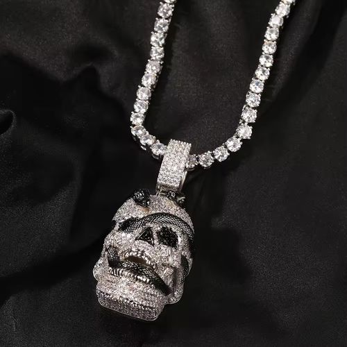 Pendente de Calavera de Prata em Estilo Hip Hop, Com Colar de Cobra Preta e Zircônia - Calavera Pearlescente, Pendente Unissex para Rapper