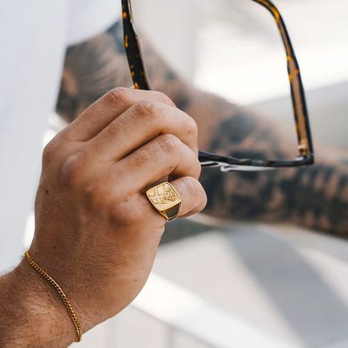 Anel Masculino Personalizado com Escultura de Logotipo - Estilo Moda, Platinado em Ouro 18K sobre Aço Inoxidável