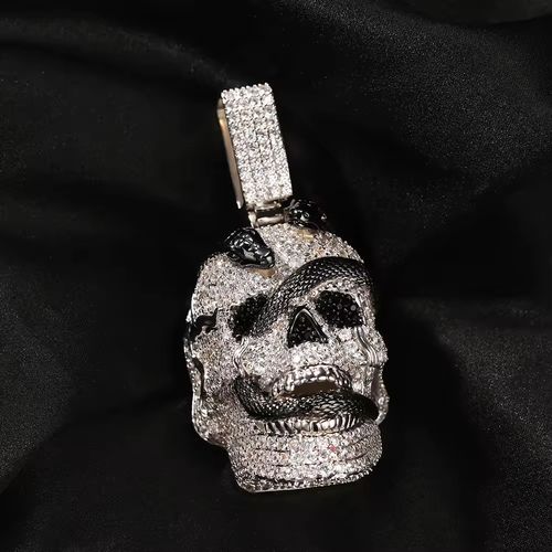Pendente de Calavera de Prata em Estilo Hip Hop, Com Colar de Cobra Preta e Zircônia - Calavera Pearlescente, Pendente Unissex para Rapper