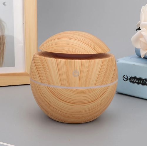 Humidificateur et diffuseur d'air en forme de vase en bois clair