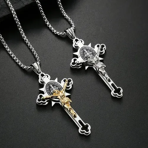 Collier avec pendentif croix de protection Saint-Benoît