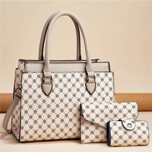 Un sac à main pour femme moderne avec des accessoires alliant élégance et fonctionnalité