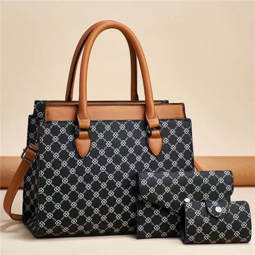 Un sac à main pour femme moderne avec des accessoires alliant élégance et fonctionnalité