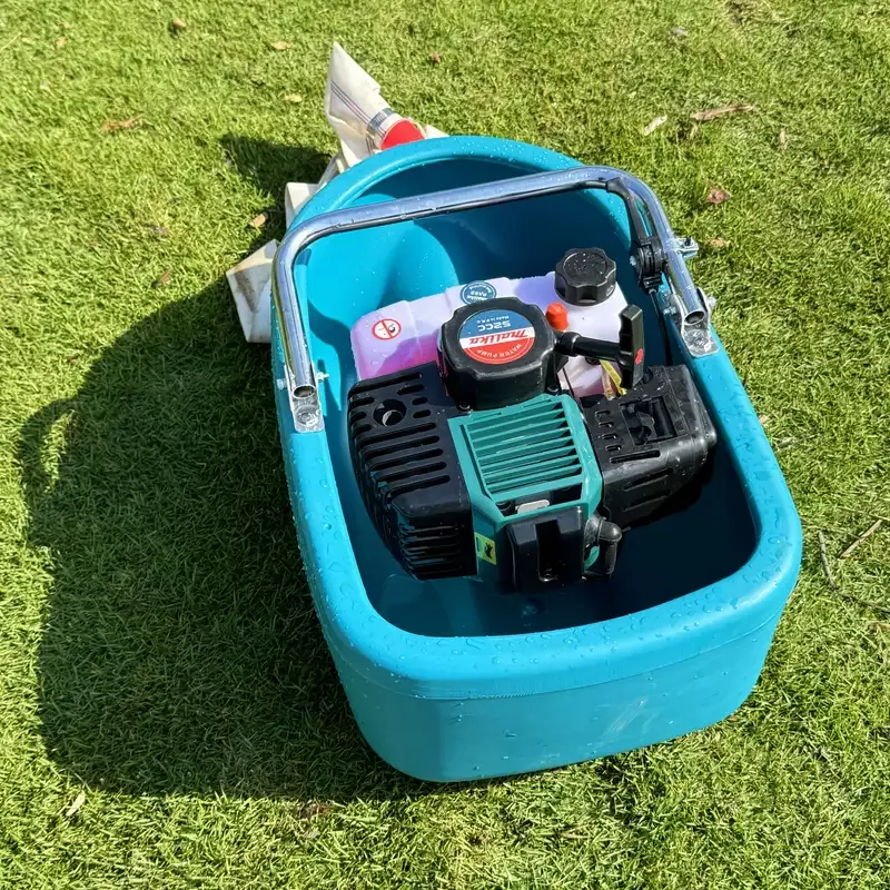 Pompe à Eau Flottante Portable avec Tuyau de 5 Mètres, à Essence, Idéale pour l'Irrigation de Jardin et les Tâches d'Arrosage Extérieur, Pompe à Eau Submersible