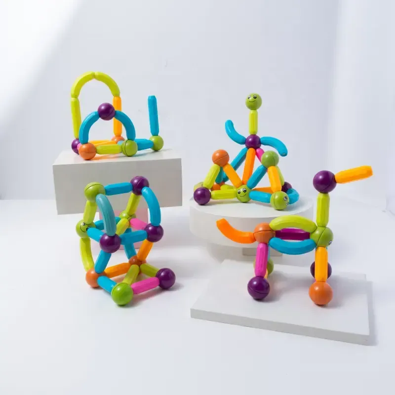 Tuiles de construction magnétiques transparentes Blocs de construction magnétiques 3D Construction 84 pièces Jouets éducatifs pour enfants