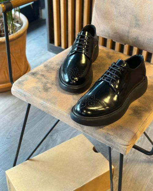 Derby Homme en Cuir Verni Noir – Élégance & Confort