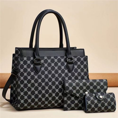 Un sac à main pour femme moderne avec des accessoires alliant élégance et fonctionnalité