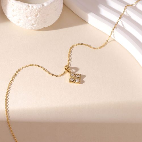 Rotating Clover Necklace