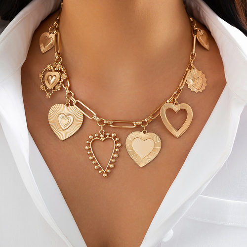Heart-shaped pendant clavicle chain
