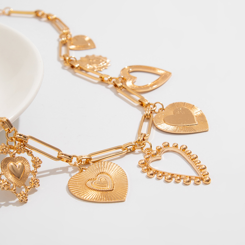 Heart-shaped pendant clavicle chain
