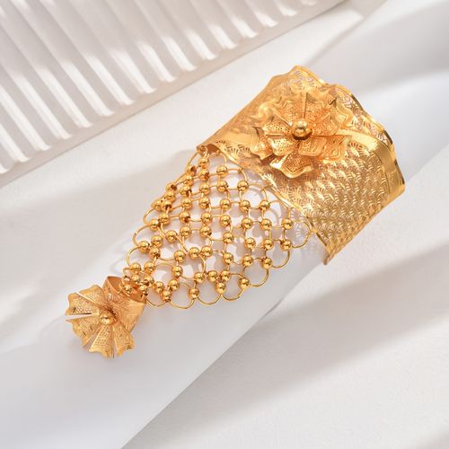 Finger-linked bracelet