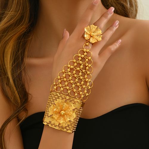 Finger-linked bracelet