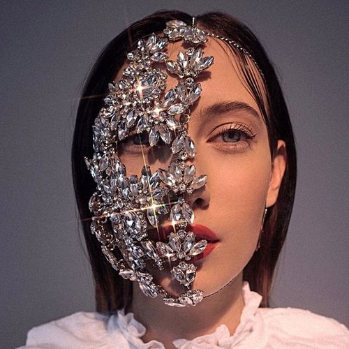 Cross-border Instagram influencers' identical extravagant and fashionable diamond masks as Halloween party accessories for earrings